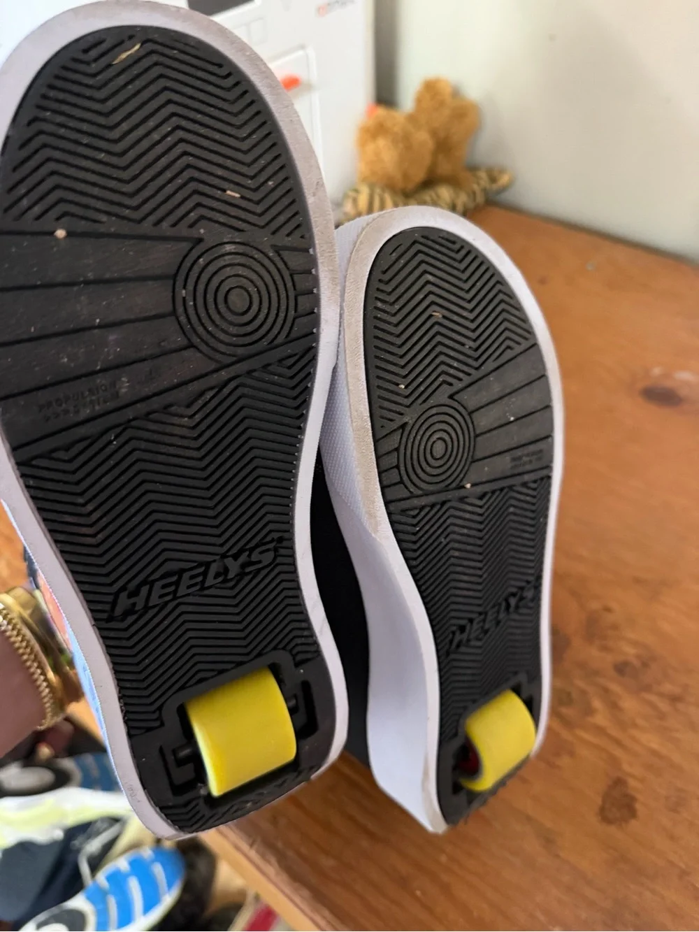 Heelys Kids Black & Yellow SpongeBob Light-Up Skate Sneaker